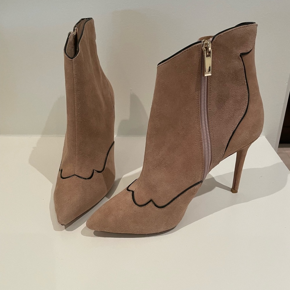 RAYE- Tan suede boots - BRAND NEW